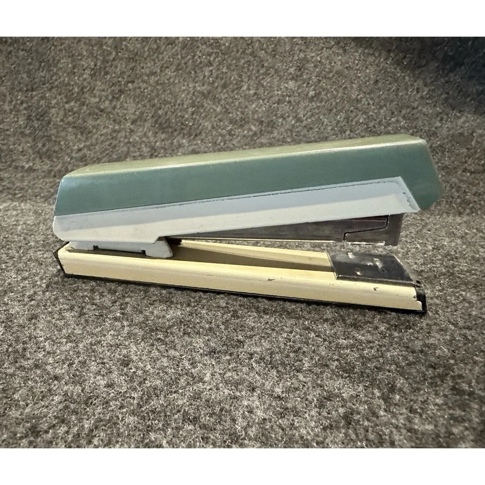 ACCO 50 Stapler Vintage Avocado Green Tested - RETRO Nostalgic Work Desk